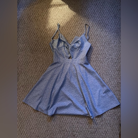 SHEIN Dresses & Skirts - SHEIN WYWH Twist Peekaboo Front Tie Back Ditsy Floral Print Cami Dress